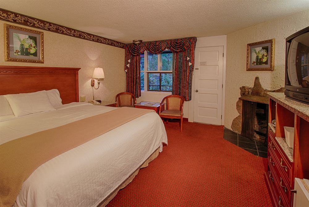 Hotel River Edge 2*